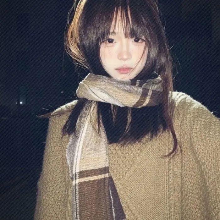 当她换上泳衣